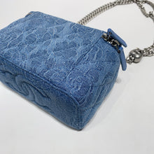 Load image into Gallery viewer, No.4421-Chanel Denim Sweet Heart Vanity With Chain (Unused / 未使用品)
