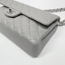 Load image into Gallery viewer, No.4470-Chanel Lambskin Medium Timeless Classic Flap Bag 25cm