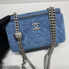 Load image into Gallery viewer, No.4421-Chanel Denim Sweet Heart Vanity With Chain (Unused / 未使用品)