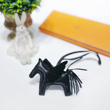 Load image into Gallery viewer, No.3996-Hermes Lezard Niloticus Lisse Rodeo Pegase PM Bag Charm
