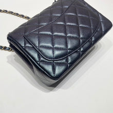Charger l'image dans la galerie, No.4258-Chanel Lambskin Square Mini Classic Flap 17cm (Unused / 未使用品)