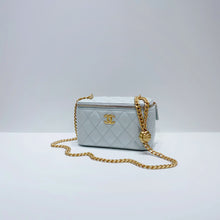 将图片加载到图库查看器,No.3919-Chanel Sweet Camellia Vanity With Chain (Brand New / 全新貨品)