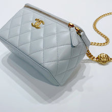 将图片加载到图库查看器,No.3919-Chanel Sweet Camellia Vanity With Chain (Brand New / 全新貨品)