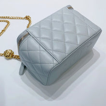 将图片加载到图库查看器,No.3919-Chanel Sweet Camellia Vanity With Chain (Brand New / 全新貨品)
