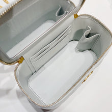 将图片加载到图库查看器,No.3919-Chanel Sweet Camellia Vanity With Chain (Brand New / 全新貨品)