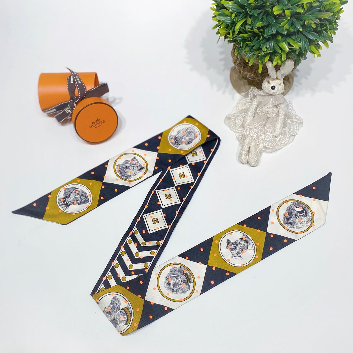 No.001560-5-Hermes Colliers et Chiens Plumetis Twilly – Gallery Luxe