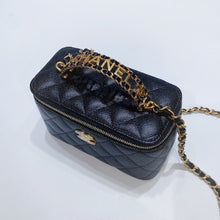 將圖片載入圖庫檢視器 No.3623-Chanel Caviar Pick Me Up Handle Vanity With Chain(Brand New / 全新)