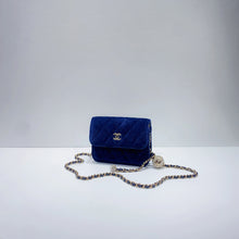 이미지를 갤러리 뷰어에 로드 , No.3723-Chanel Pearl Crush Clutch With Chain (Brand New / 全新貨品)