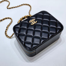 將圖片載入圖庫檢視器 No.3652-Chanel Lambskin Small Handle Vanity Case(Brand New / 全新貨品)