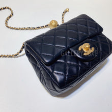 Load image into Gallery viewer, No.3177-Chanel Pearl Crush Square Mini Flap Bag (Brand New / 全新)