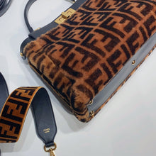 Load image into Gallery viewer, No.3803-Fendi Regular Zucca Shearling Peekaboo With Strap