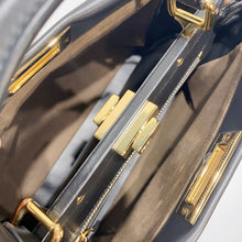 Load image into Gallery viewer, No.3803-Fendi Regular Zucca Shearling Peekaboo With Strap