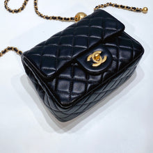 將圖片載入圖庫檢視器 No.3622-Chanel Pearl Crush Square Mini Flap Bag (Brand New / 全新)