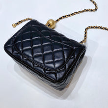 將圖片載入圖庫檢視器 No.3622-Chanel Pearl Crush Square Mini Flap Bag (Brand New / 全新)