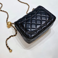 將圖片載入圖庫檢視器 No.3622-Chanel Pearl Crush Square Mini Flap Bag (Brand New / 全新)