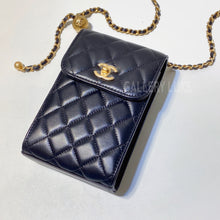 画像をギャラリービューアに読み込む, No.3095-Chanel Lambskin Pearl Crush Phone Holder With Chain (Unused / 未使用品)