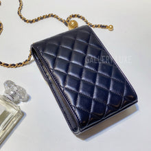 画像をギャラリービューアに読み込む, No.3095-Chanel Lambskin Pearl Crush Phone Holder With Chain (Unused / 未使用品)