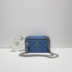 No.4421-Chanel Denim Sweet Heart Vanity With Chain (Unused / 未使用品)