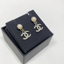 Load image into Gallery viewer, No.4445-Chanel Metal Crystal Pearl Coco Mark Earrings
