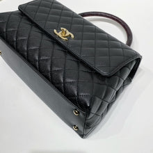 将图片加载到图库查看器，Chanel Medium Caviar Coco Handle
