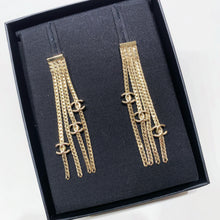 画像をギャラリービューアに読み込む, No.4481-Chanel Metal Tassel Coco Mark Earrings (Unused/ 未使用品)
