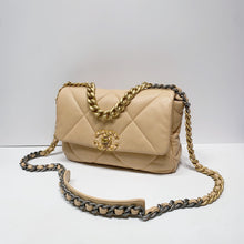 이미지를 갤러리 뷰어에 로드 , No.4448-Chanel 19 Small Handbag
