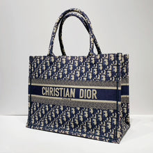 画像をギャラリービューアに読み込む, No.4338-Dior Medium Oblique Embroidery Book Tote
