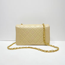 Load image into Gallery viewer, No.001694-Chanel Vintage Lambskin Diana Bag 25cm
