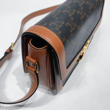 画像をギャラリービューアに読み込む, No.4509- Celine Teen Triomphe Bag
