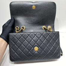 이미지를 갤러리 뷰어에 로드 , No.4312-Chanel Large CC Filigree Flap Bag
