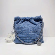 画像をギャラリービューアに読み込む, No.4520-Chanel Denim Small 22 Tote Bag
