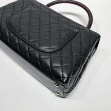 將圖片載入圖庫檢視器 Chanel Medium Caviar Coco Handle
