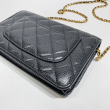 Charger l&#39;image dans la galerie, No.001693-Chanel Caviar Timeless Classic Wallet On Chain
