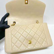 将图片加载到图库查看器，No.001694-Chanel Vintage Lambskin Diana Bag 25cm
