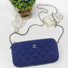 画像をギャラリービューアに読み込む, No.4517-Chanel Jersey Clutch With Chain
