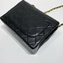 Load image into Gallery viewer, No.4332-Chanel Vintage Timeless Classic Flap Mini 17cm
