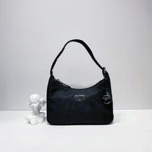 이미지를 갤러리 뷰어에 로드 , No.4507-Prada Re-Edition 2000 Nylon Mini Bag
