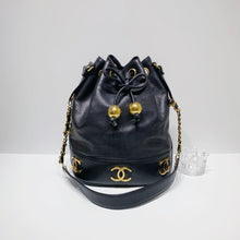 将图片加载到图库查看器，No.3976-Chanel Vintage Caviar Triple CC Bucket Bag
