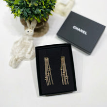 画像をギャラリービューアに読み込む, No.4481-Chanel Metal Tassel Coco Mark Earrings (Unused/ 未使用品)
