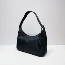 이미지를 갤러리 뷰어에 로드 , No.4507-Prada Re-Edition 2000 Nylon Mini Bag
