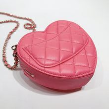 이미지를 갤러리 뷰어에 로드 , No.4313-Chanel Small CC In Love Heart Bag (Unused / 未使用品)
