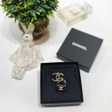 画像をギャラリービューアに読み込む, No.4319-Chanel Metal CC Classic Bag Brooch (Unused / 未使用品)
