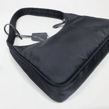 이미지를 갤러리 뷰어에 로드 , No.4507-Prada Re-Edition 2000 Nylon Mini Bag
