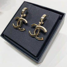 Charger l&#39;image dans la galerie, No.4298-Chanel Metal Coco Mark Earrings
