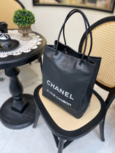 Load image into Gallery viewer, No.04554-Chanel Essential 31 Rue Cambo Tote Bag
