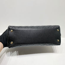 將圖片載入圖庫檢視器 Chanel Medium Caviar Coco Handle
