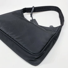 이미지를 갤러리 뷰어에 로드 , No.4507-Prada Re-Edition 2000 Nylon Mini Bag
