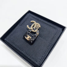 이미지를 갤러리 뷰어에 로드 , No.4319-Chanel Metal CC Classic Bag Brooch (Unused / 未使用品)
