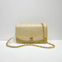 画像をギャラリービューアに読み込む, No.001694-Chanel Vintage Lambskin Diana Bag 25cm
