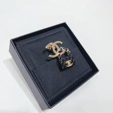 이미지를 갤러리 뷰어에 로드 , No.4319-Chanel Metal CC Classic Bag Brooch (Unused / 未使用品)
